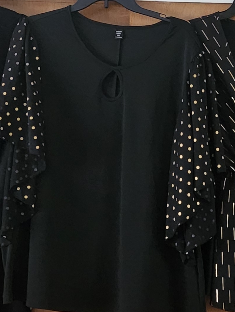 Plus Size Tops - Picture 4 of 11